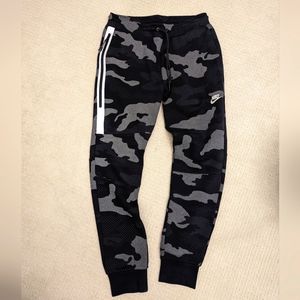 Nike Tech Fleece Men's Joggers in Medium Black Camo